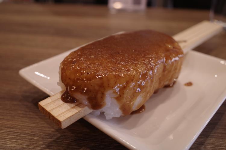 お味噌を使わず、長野産エゴマと胡桃だけで作ったタレの五平餅もここでしか食べられない