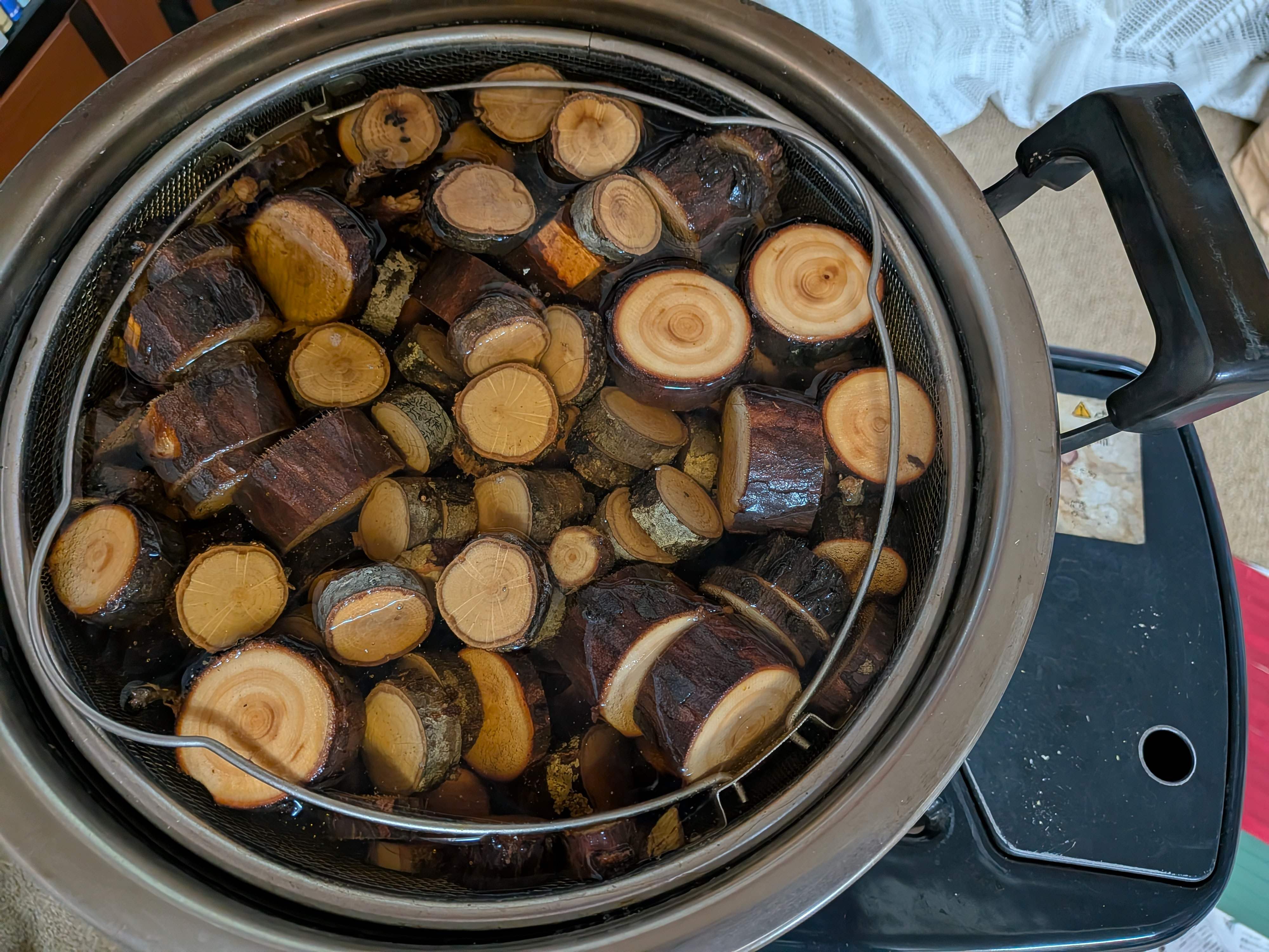 自然素材は茹でたり干したり非常に手間がかかる