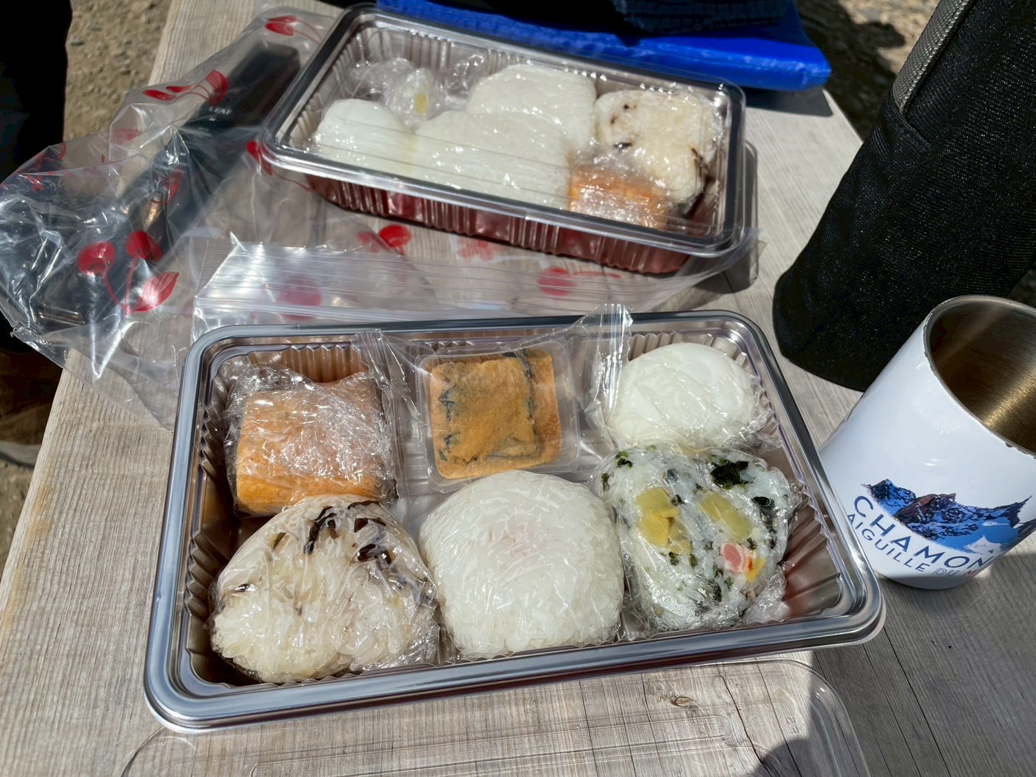 山小屋のカフェテリアは登山者や観光客で混雑するので、毎日お弁当持参でトレッキング。